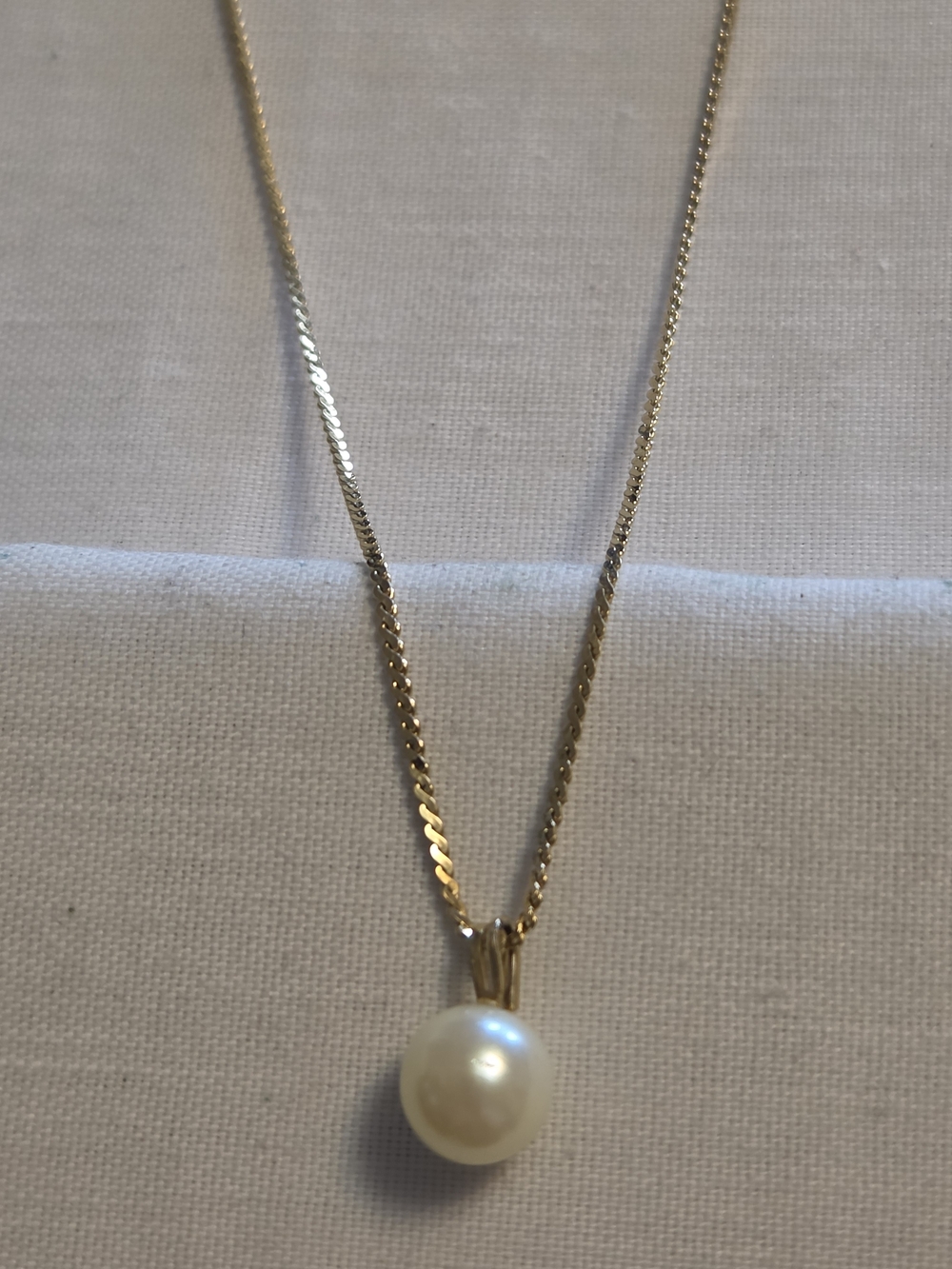 Vtg Crown Trifar Gold-Tone Serpentine Chain w Faux Pearl Pendant Necklace